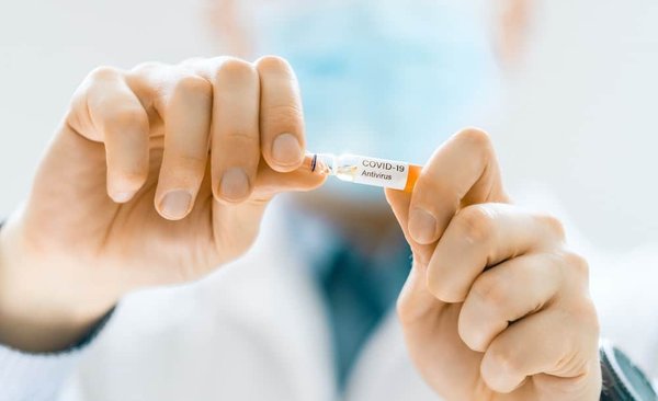 What specific exercises are recommended to prevent leg cramps during pregnancy in the UK?